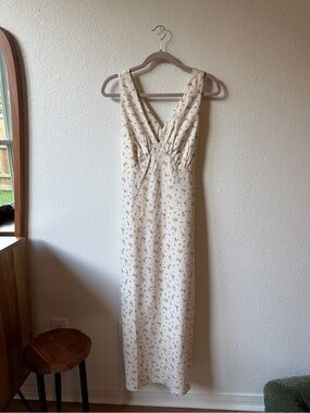 Cream Floral V-Neck Maxi Dress